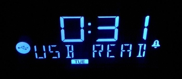 reloj-despertador-neon-modo-usb